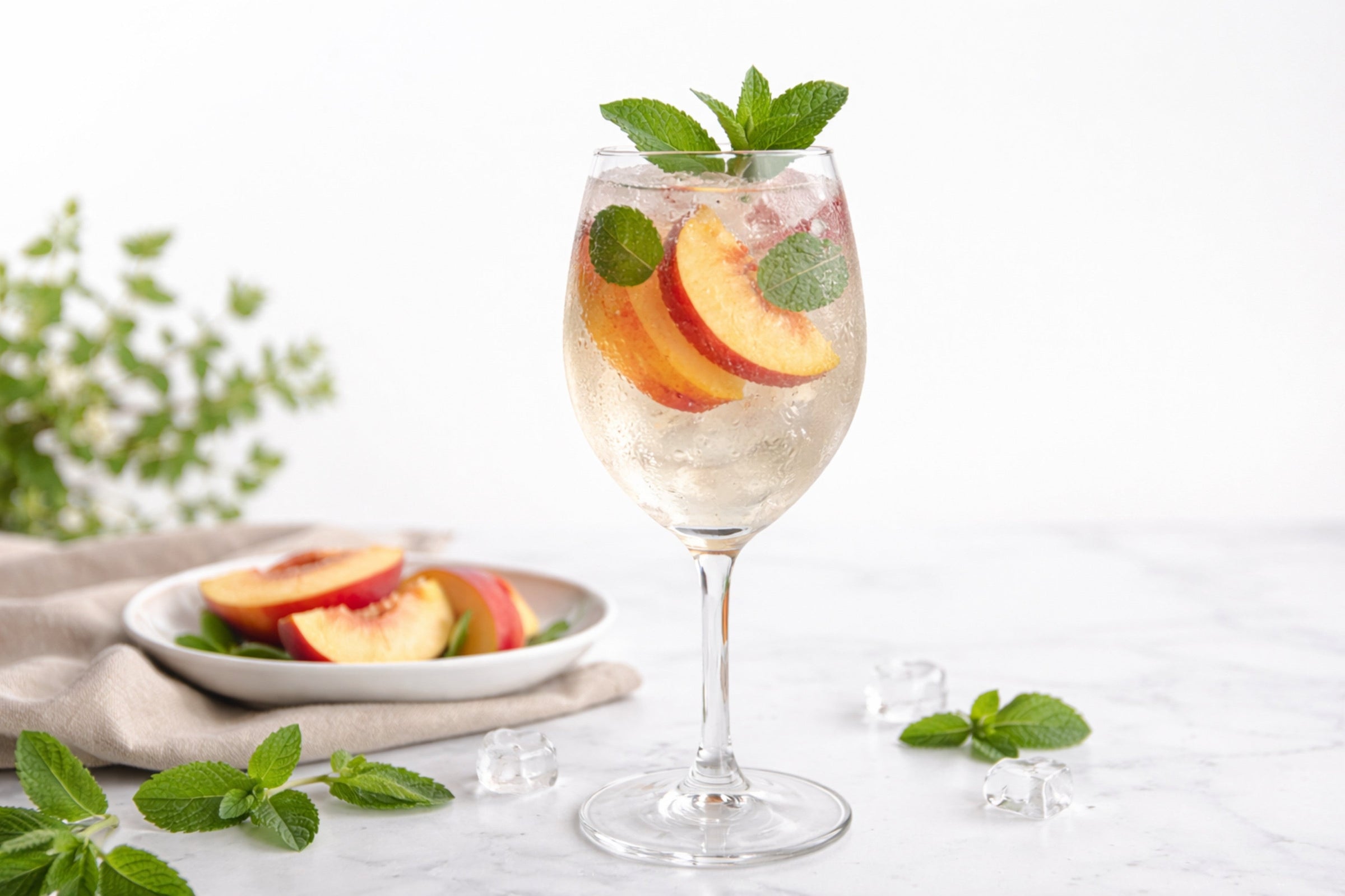A Weekender Peach Fizz